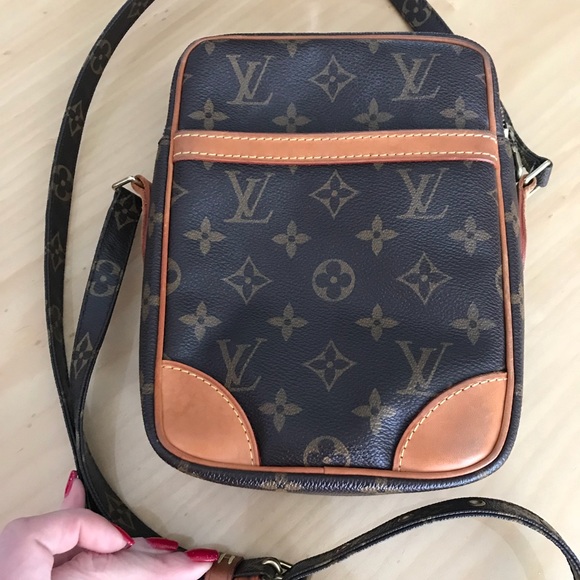 louis vuitton cell phone crossbody
